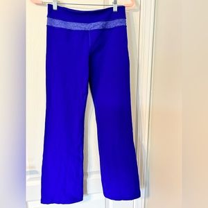 Lululemon Original Groove Pant. Size 6. Purple/blue in colour.